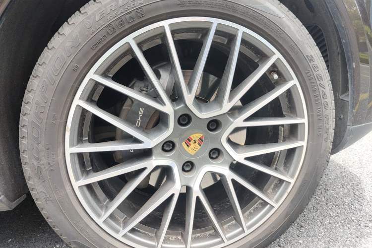 Used Porsche Cayenne 2019 Cayenne 3.0T Right Front Wheel Hub