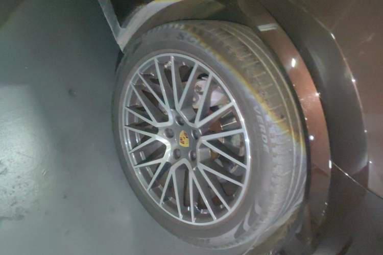 Used Porsche Cayenne 2019 Cayenne 3.0T Right Front Wheel Hub