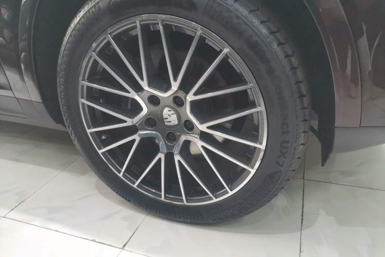 Used Porsche Cayenne 2019 Cayenne 3.0T Right Front Wheel Hub