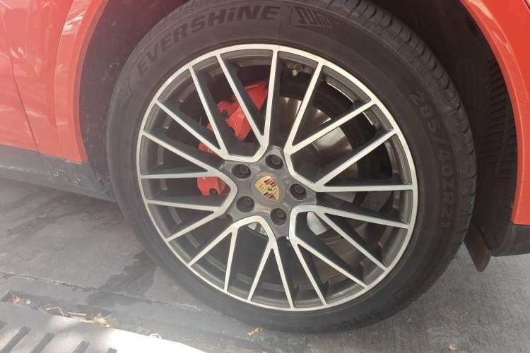 Used Porsche Cayenne 2019 Cayenne Coupé 3.0T Right Front Wheel Hub