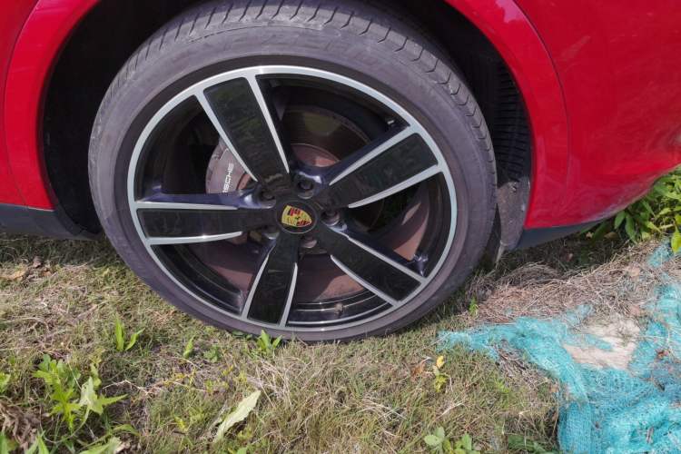 Used Porsche Cayenne 2019 Cayenne 3.0T Right Front Wheel Hub
