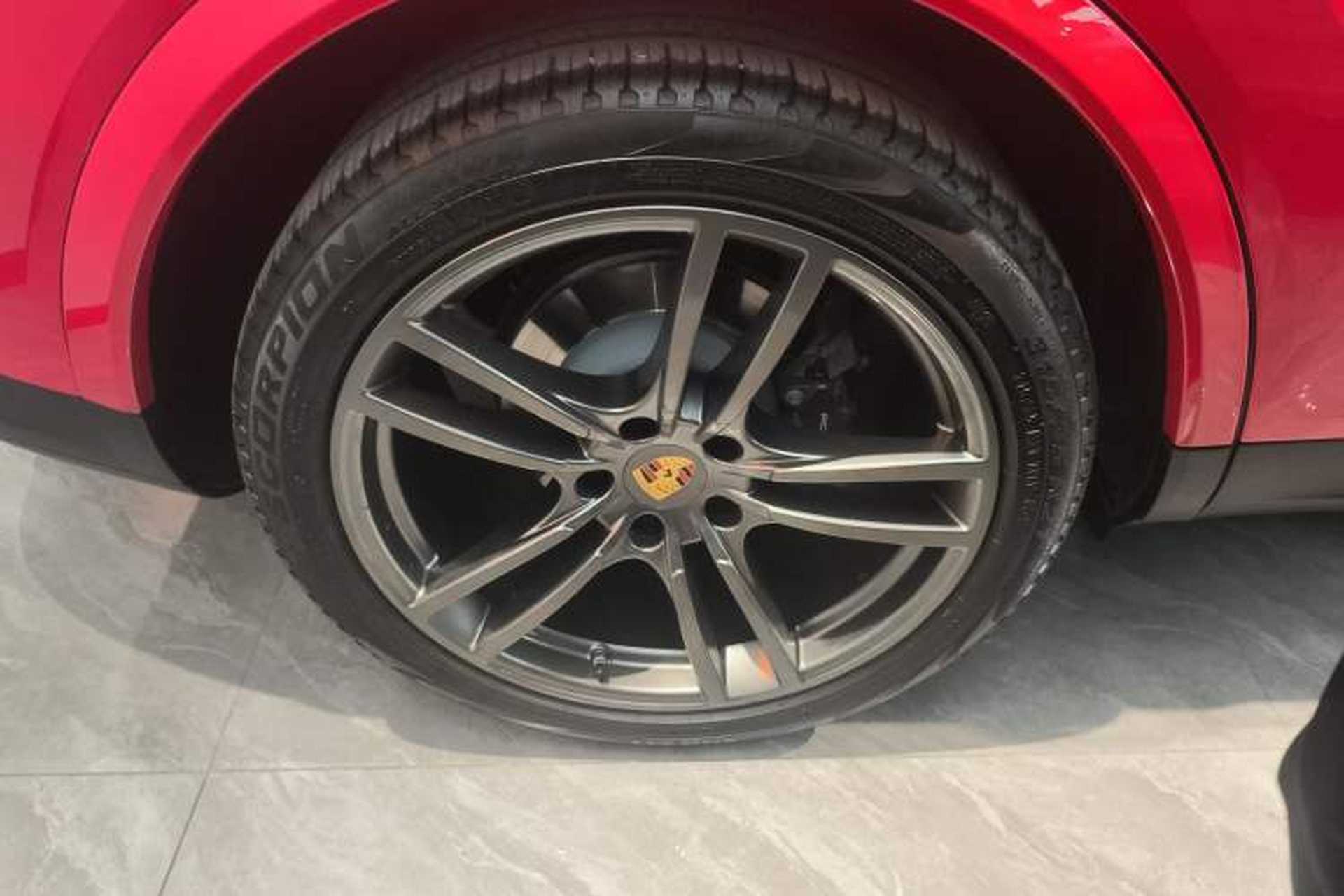 Used Porsche Cayenne 2019 Cayenne Coupé 3.0T Right Rear Wheel Hub
