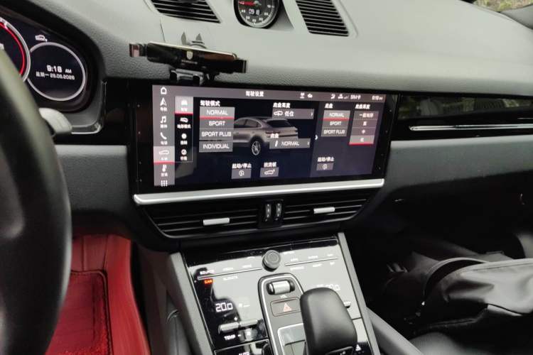 Used Porsche Cayenne 2019 Cayenne Coupé 3.0T Audio And AC Panel