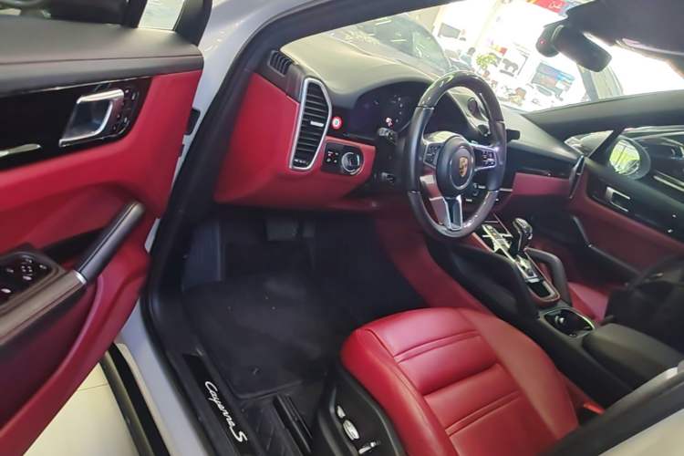 Used Porsche Cayenne 2019 Cayenne Coupé 3.0T Driver Seat