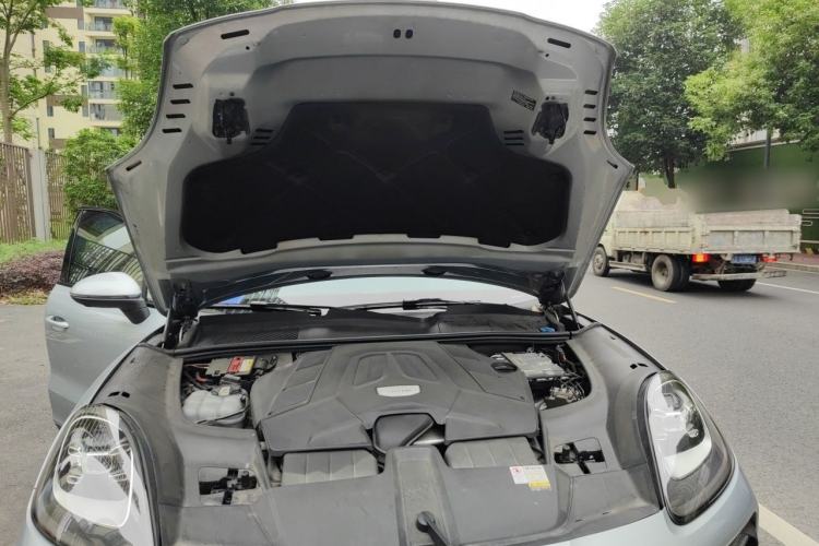 Used Porsche Cayenne 2019 Cayenne Coupé 3.0T Engine Bay