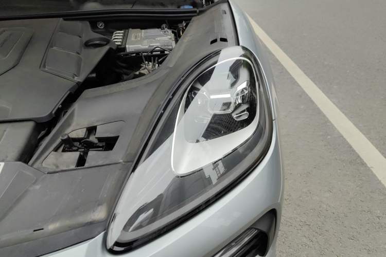 Used Porsche Cayenne 2019 Cayenne Coupé 3.0T Engine Bay Left