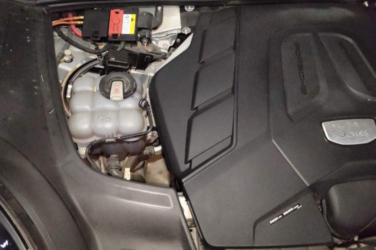 Used Porsche Cayenne 2019 Cayenne 3.0T Engine Bay Left