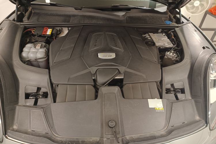 Used Porsche Cayenne 2019 Cayenne 3.0T Engine Bay