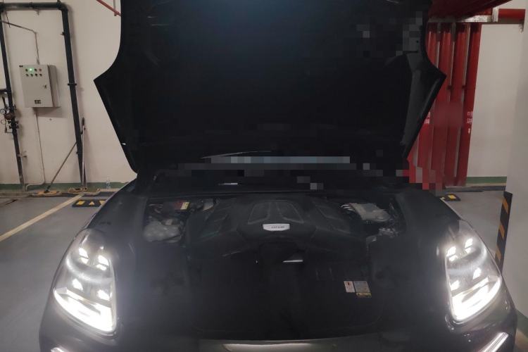 Used Porsche Cayenne 2019 Cayenne 3.0T Engine Bay
