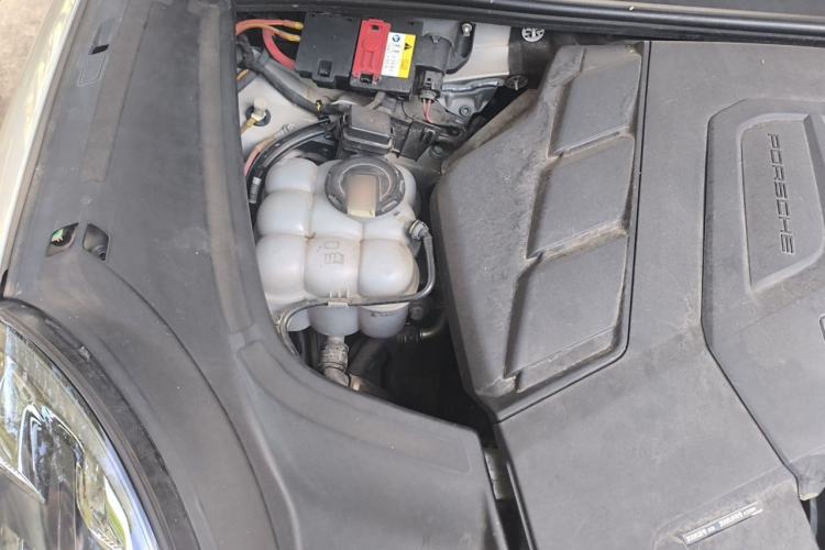 Used Porsche Cayenne 2019 Cayenne 3.0T Engine Bay Right