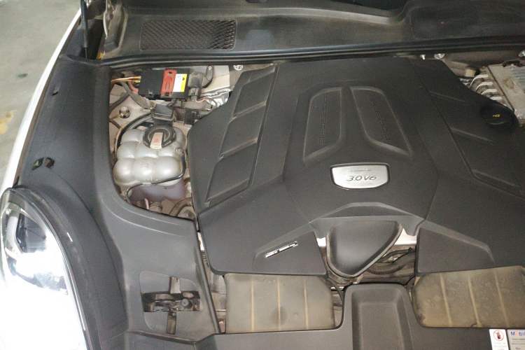 Used Porsche Cayenne 2019 Cayenne 3.0T Engine Bay Right