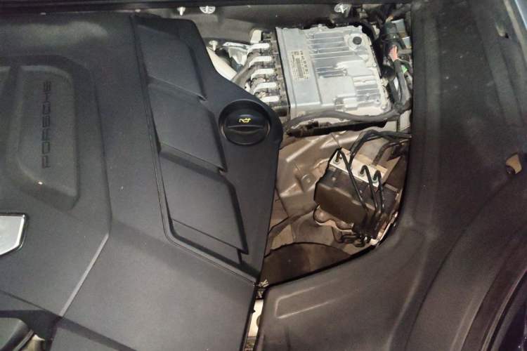 Used Porsche Cayenne 2019 Cayenne 3.0T Engine Bay Right