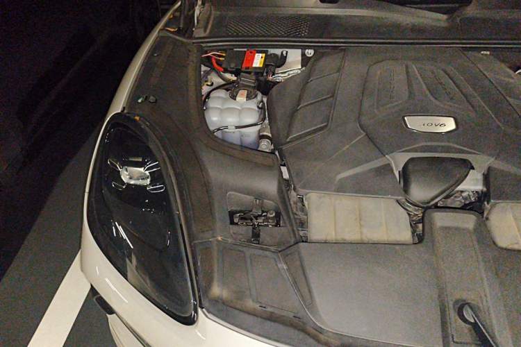 Used Porsche Cayenne 2019 Cayenne Coupé 3.0T Engine Bay Right