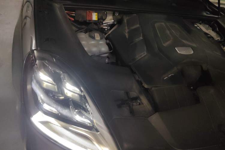 Used Porsche Cayenne 2019 Cayenne 3.0T Engine Bay Right
