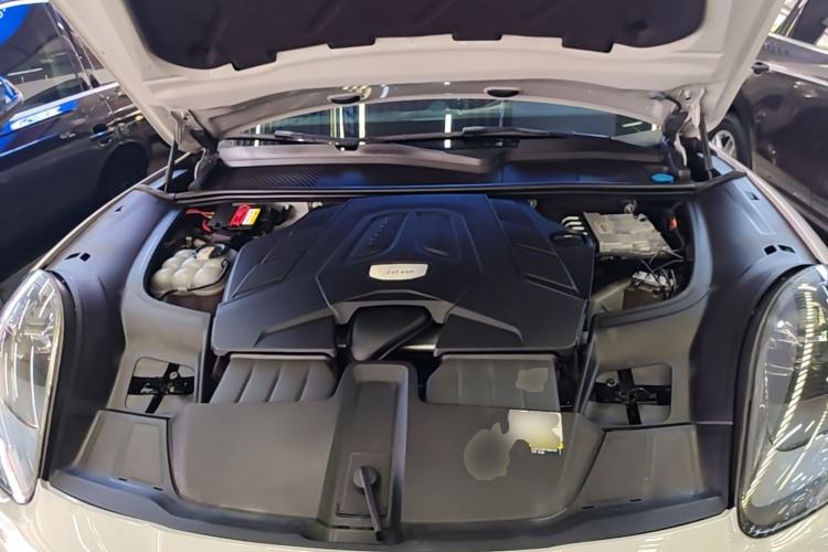 Used Porsche Cayenne 2019 Cayenne Coupé 3.0T Engine Bay