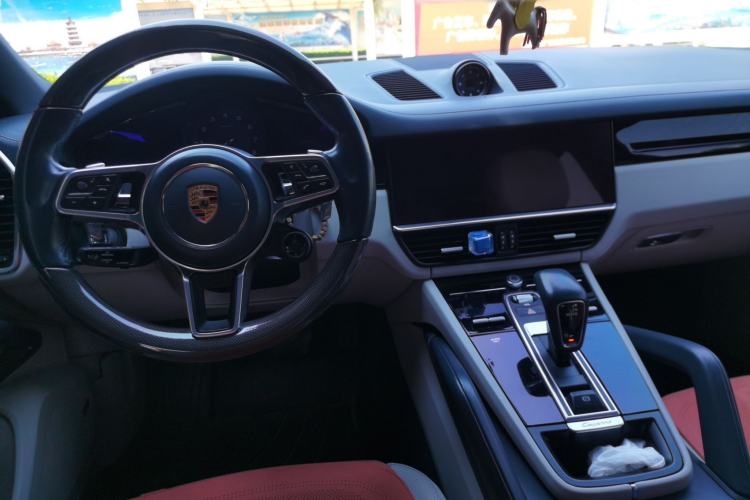 Used Porsche Cayenne 2019 Cayenne Coupé 3.0T Interior 2