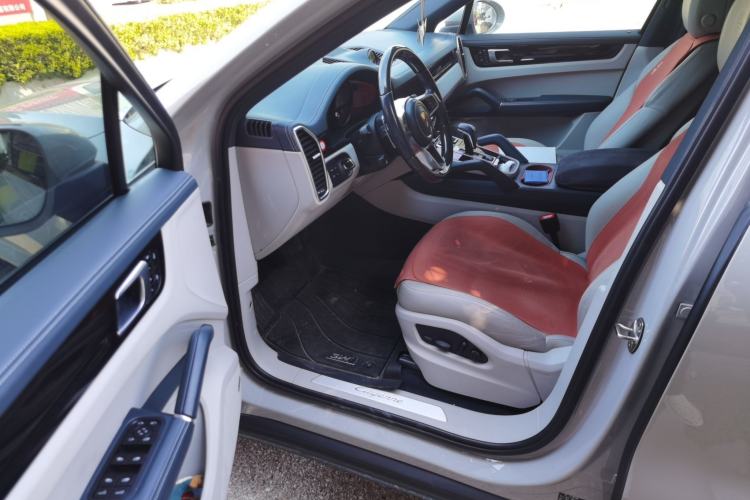 Used Porsche Cayenne 2019 Cayenne Coupé 3.0T Interior 3