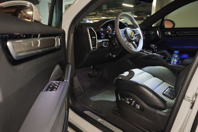 Used Porsche Cayenne 2019 Cayenne Coupé 3.0T Interior 3