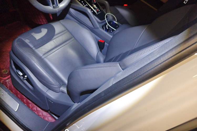 Used Porsche Cayenne 2019 Cayenne Coupé 3.0T Left Front Seat