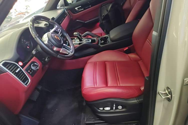 Used Porsche Cayenne 2019 Cayenne Coupé 3.0T Left Front Seat