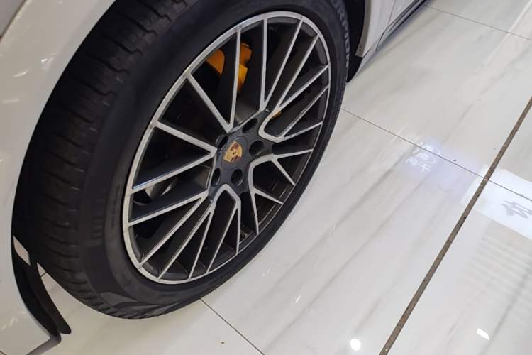 Used Porsche Cayenne 2019 Cayenne Coupé 3.0T Left Front Wheel Hub