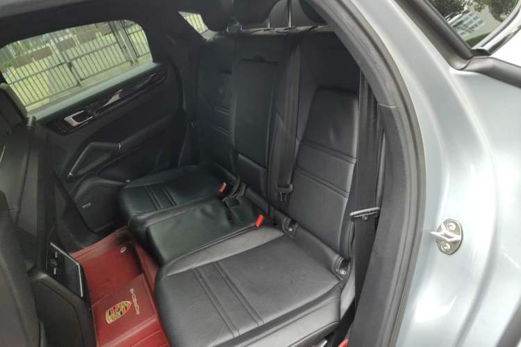 Used Porsche Cayenne 2019 Cayenne Coupé 3.0T Left Rear Seat