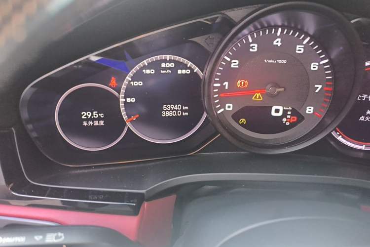 Used Porsche Cayenne 2019 Cayenne 3.0T Odometer Close Up