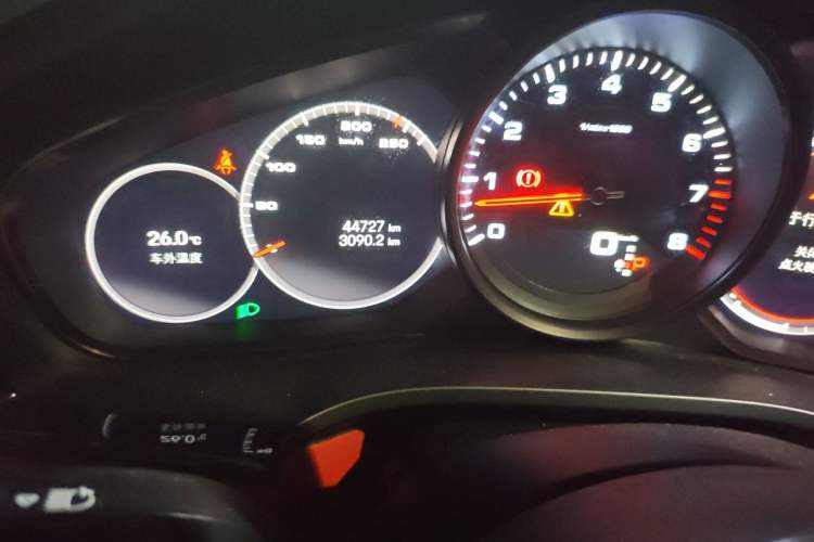 Used Porsche Cayenne 2019 Cayenne 3.0T Odometer Close Up