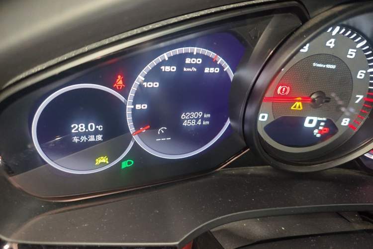 Used Porsche Cayenne 2019 Cayenne 3.0T Odometer Close Up