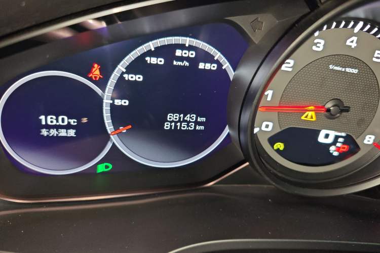 Used Porsche Cayenne 2019 Cayenne Coupé 3.0T Odometer Close Up