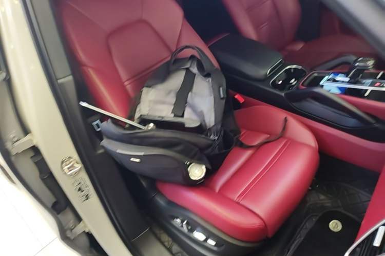 Used Porsche Cayenne 2019 Cayenne Coupé 3.0T Right Front Seat