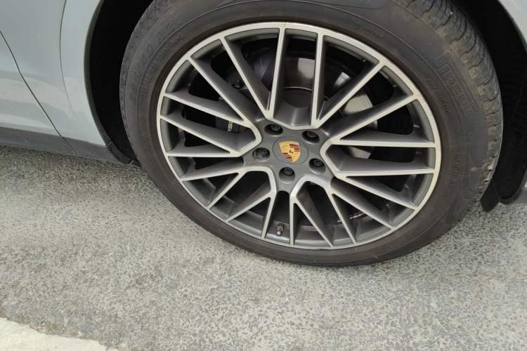 Used Porsche Cayenne 2019 Cayenne Coupé 3.0T Right Front Wheel Hub