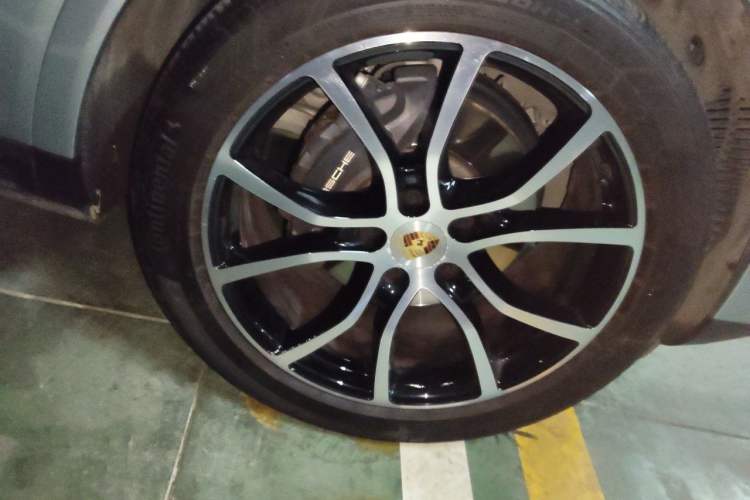 Used Porsche Cayenne 2019 Cayenne 3.0T Right Front Wheel Hub