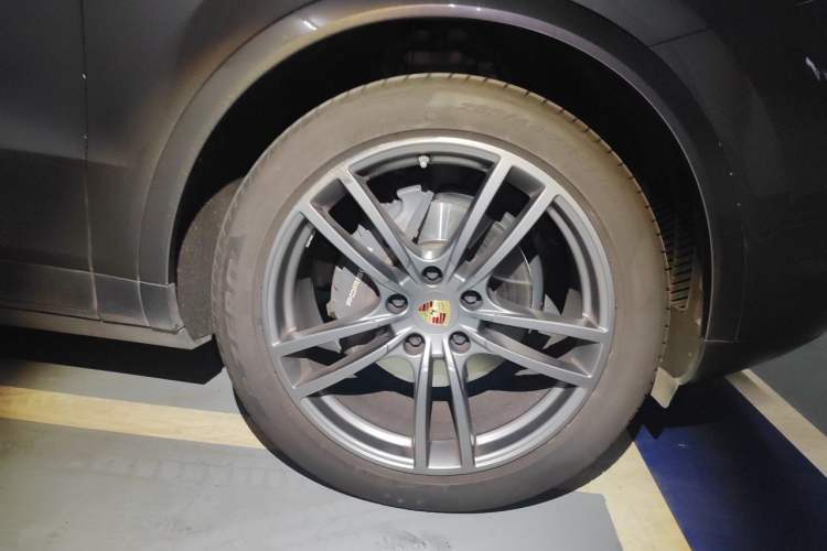 Used Porsche Cayenne 2019 Cayenne 3.0T Right Front Wheel Hub