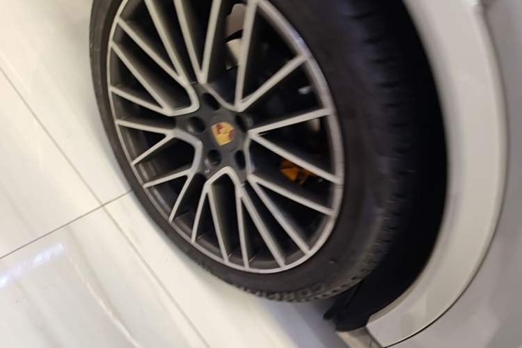 Used Porsche Cayenne 2019 Cayenne Coupé 3.0T Right Rear Wheel Hub