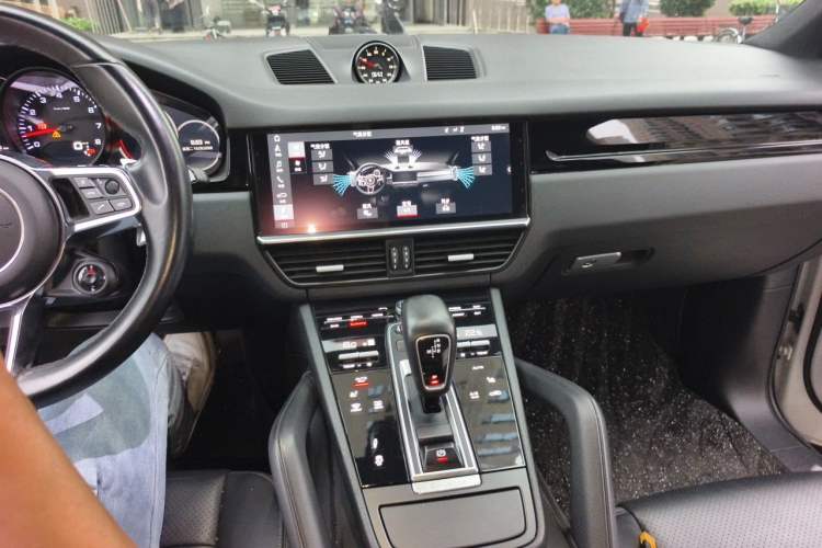Used Porsche Cayenne 2019 Cayenne Coupé 3.0T Audio And AC Panel