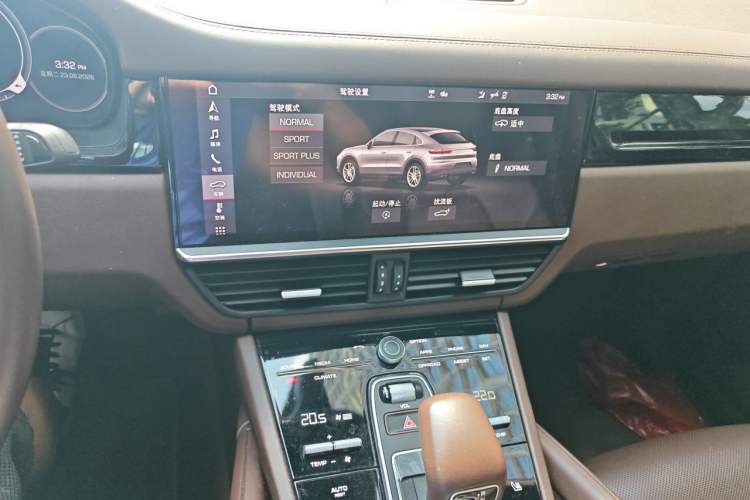 Used Porsche Cayenne 2019 Cayenne Coupé 3.0T Audio And AC Panel