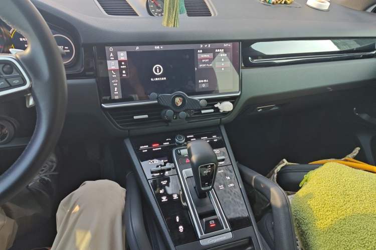 Used Porsche Cayenne 2019 Cayenne Coupé 3.0T Audio And AC Panel