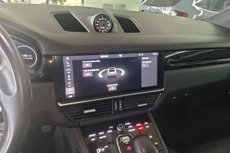 Used Porsche Cayenne 2019 Cayenne Coupé 3.0T Audio And AC Panel