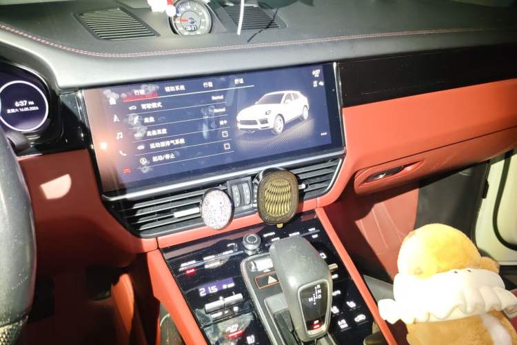 Used Porsche Cayenne 2019 Cayenne Coupé 3.0T Audio And AC Panel