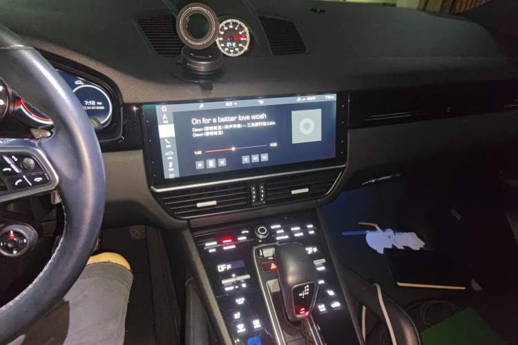 Used Porsche Cayenne 2019 Cayenne Coupé 3.0T Audio And AC Panel