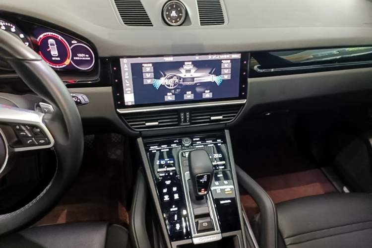 Used Porsche Cayenne 2019 Cayenne 3.0T Audio And AC Panel