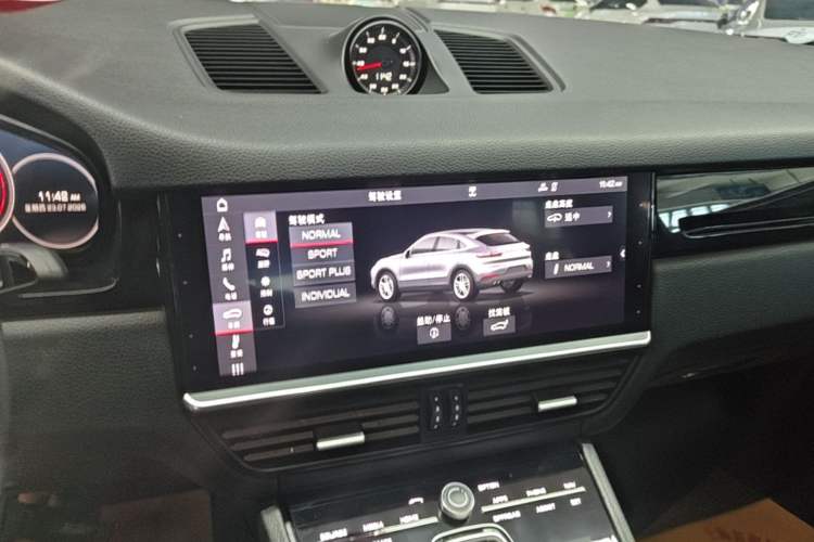 Used Porsche Cayenne 2019 Cayenne Coupé 3.0T Audio And AC Panel