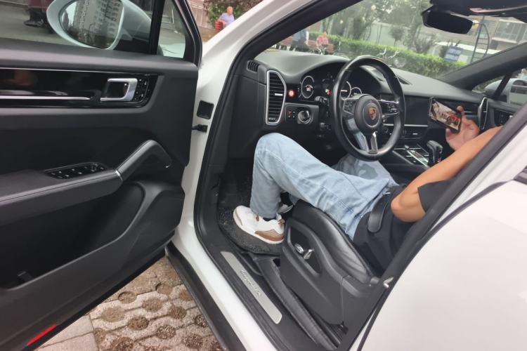 Used Porsche Cayenne 2019 Cayenne Coupé 3.0T Driver Seat