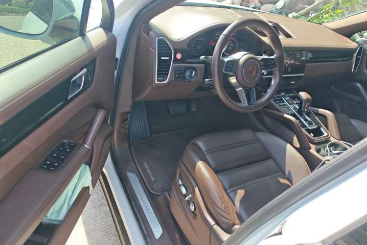 Used Porsche Cayenne 2019 Cayenne Coupé 3.0T Driver Seat