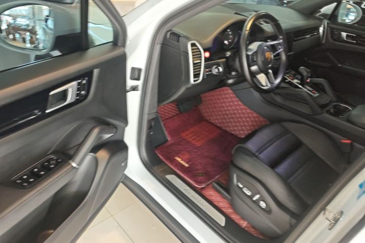 Used Porsche Cayenne 2019 Cayenne Coupé 3.0T Driver Seat