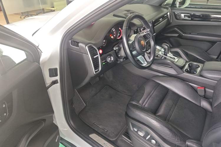 Used Porsche Cayenne 2019 Cayenne Coupé 3.0T Driver Seat