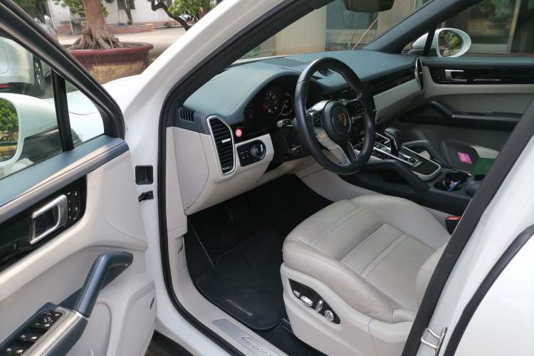 Used Porsche Cayenne 2019 Cayenne Coupé 3.0T Driver Seat