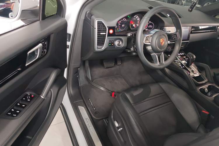 Used Porsche Cayenne 2019 Cayenne Coupé 3.0T Driver Seat