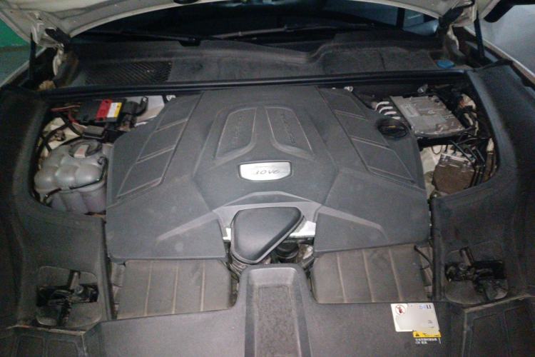 Used Porsche Cayenne 2019 Cayenne 3.0T Engine Bay